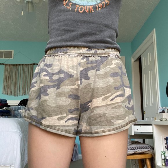 camo shorts - Picture 2 of 3